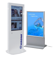 Zwei moderne digitale Displays: ein interaktiver Tower mit „Krone“-Logo und ein hinterleuchtetes Display mit Wassertropfenmotiv und dem Text „Licht zieht magisch an…“ vor violettem Hintergrund.