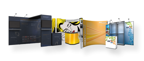 Mehrere modulare Messestände und Display-Systeme mit unterschiedlichen Designs und Beleuchtungselementen für Event- und Messepräsentationen