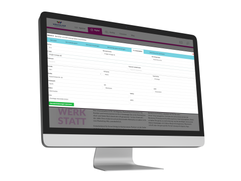 Benutzerverwaltung im CMS-System. Monitor mit geöffneter Verwaltungs- oder Bestellübersicht einer Website, Tabellenansicht mit Daten.