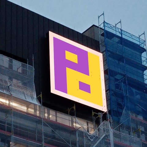 Piepenbrock Logo auf neuem LED Outdoor Display am Firmengebäude LED Outdoor Display mit Piepenbrock Logo am Firmengebäude in Osnabrück