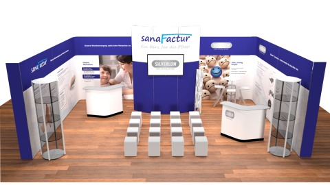 Messestand mit blauen Wänden und Holzfußboden, Präsentationsflächen für SanaFactur und Silverlon, Stuhlreihen und Theken zur Kundenberatung.