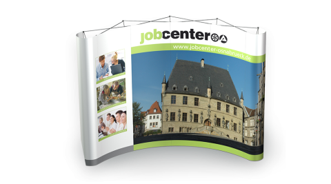 Gebogener Messestand mit großem Bild des historischen Osnabrücker Rathauses und kleineren Fotos zur Jobvermittlung, Branche Dienstleistung.