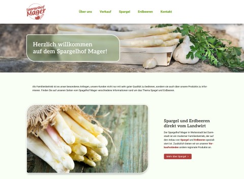 Frischer weißer Spargel in einer Holzkiste, daneben Knoblauch und Kräuter – Screenshot der neuen Website des Spargelhof Mager aus Weiterstadt, gestaltet von Wrocklage Werbewerkstatt
