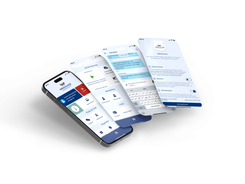 Vier moderne Smartphones mit geöffneter App der Wrocklage Werbewerkstatt, die Funktionen wie Zeiterfassung, Intranet, Ticket & Chat sowie Datenschutzeinstellungen zeigen.