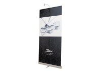 Roll-Up Banner Expand mediascreen mit Darstellung von Titleist Golfschlägern in Nahaufnahme, elegantes Schwarz-Weiß-Design