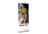 Roll-Up Banner Expand Mediascreen 2 mit einem joggenden Mann in gelbem Laufshirt, RBK Logo am unteren Rand