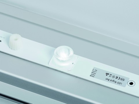 LED-Modul im Displayrahmen – moderne Technik für Leuchtwände LED-Modul mit Streulichtoptik in einem Aluminium-Displayrahmen integriert