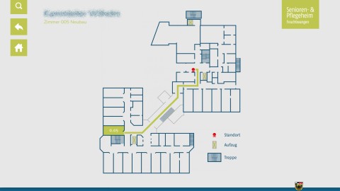 Gebäudeplan eines Senioren- und Pflegeheims in Feuchtwangen mit markierten Wegen, Treppen und Aufzügen