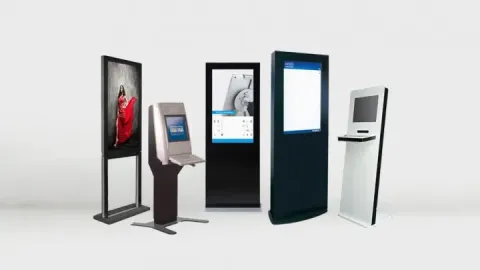 Digitale Infoterminals und Displays – interaktive Stelen für Messen und Point of Sale Fünf verschiedene digitale Infoterminals und Displays in unterschiedlichen Designs, teilweise mit Touchscreen