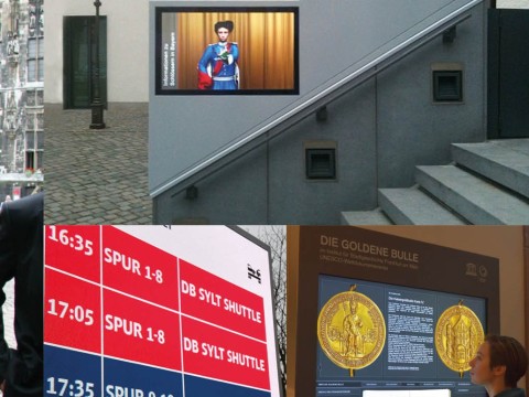 Wandmontierte Digital Signage Monitore mit Fahrplananzeige, Museumsexponat und Infodisplay