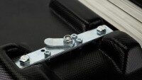 Metallverschluss eines Expolinc Transportkoffers mit stabiler Halterung und Verriegelungsmechanismus