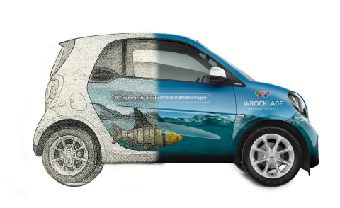 Fahrzeugbeschriftung im Digitaldruck – kreatives Autodesign für Markenpräsenz Smart-Auto mit halb gestaltetem Design: linke Seite Skizze, rechte Seite mit Digitaldruck und Fischmotiv als Beispiel moderner Fahrzeugbeschriftung