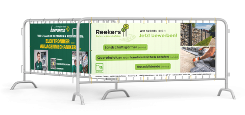 Reekers Garten- und Landschaftsbau Zaunbanner mit Stellenanzeigen Zaunbanner mit Werbung für die Stellenangebote von Reekers Garten- und Landschaftsbau mit Fotos und Texten zu Elektriker, Landschaftsgärtner, Quereinsteiger und Auszubildende.