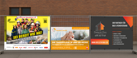 Bauzaunbanner für Außenwerbung – individuelle Drucklösungen für Vereine, Pflegeeinrichtungen und Bauunternehmen Drei Bauzaunbanner nebeneinander mit Motiven für Feuerwehr, Tagespflege und Bauunternehmen, Beispiel für individuelle Außenwerbung und Bannerdruck