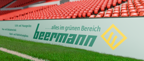 Bandenwerbung im Stadion für Beermann Bandenwerbung mit dem Text 'alles im grünen Bereich' und 'beermann', Fußballstadion im Hintergrund
