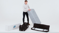 Messestand Aufbau Schritt 1 Auspacken der Systemteile aus der Transporttasche