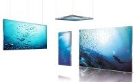 Beleuchtete Octalumina Textilrahmen als hängende und stehende Displays mit Unterwasser-Motiv