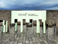 LEDUP Messestand Installation im Außenbereich mit beleuchteter Markenpräsentation