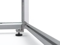 Verstellbarer Stellfuß an Metallrahmen zur präzisen Nivellierung und stabilen Aufstellung