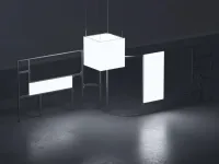Modularer Messestand von Cornect mit integrierten Leuchtwänden und abgehängtem Leuchtkubus