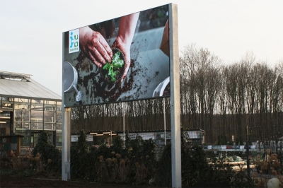 Doppelseitige LED Wand im Außenbereich